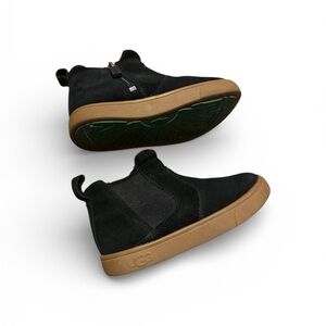 Kids Ugg leather Black and Tan Shoes size 10 used once